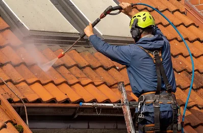 Démoussage et hydrofuge de toiture à Tournes